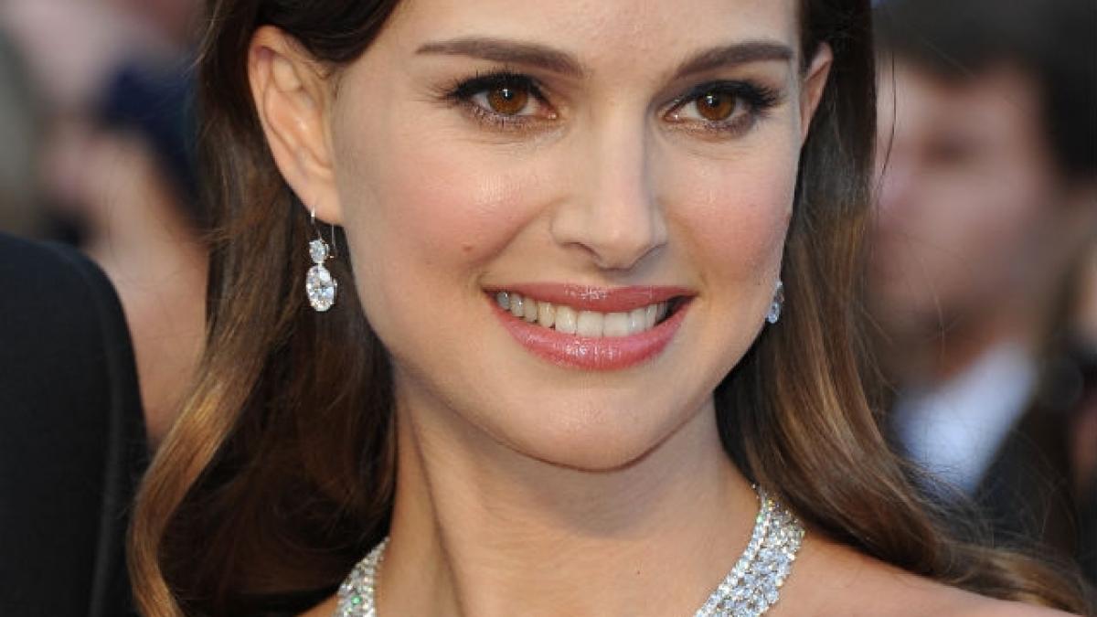 VIDEO: Natalie Portman şi-a schimbat look-ul