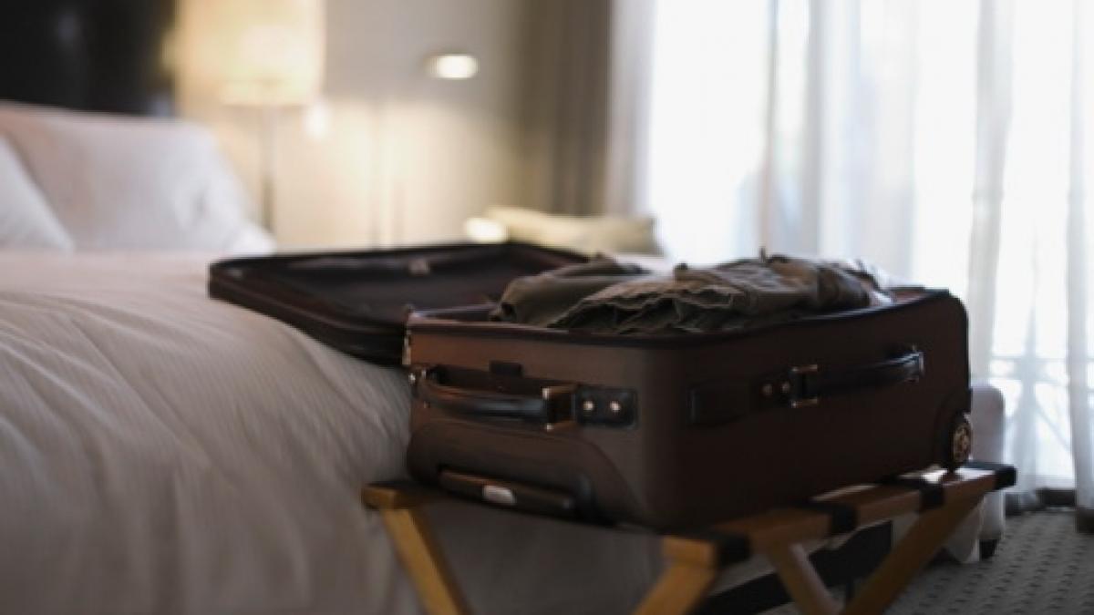 Ce-si uita lumea prin camerele de hotel