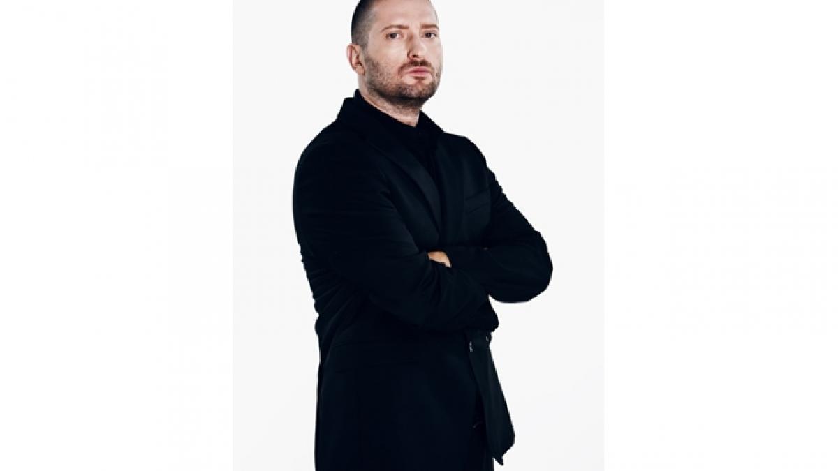 Vi-l închipuiţi pe Cheloo preot?