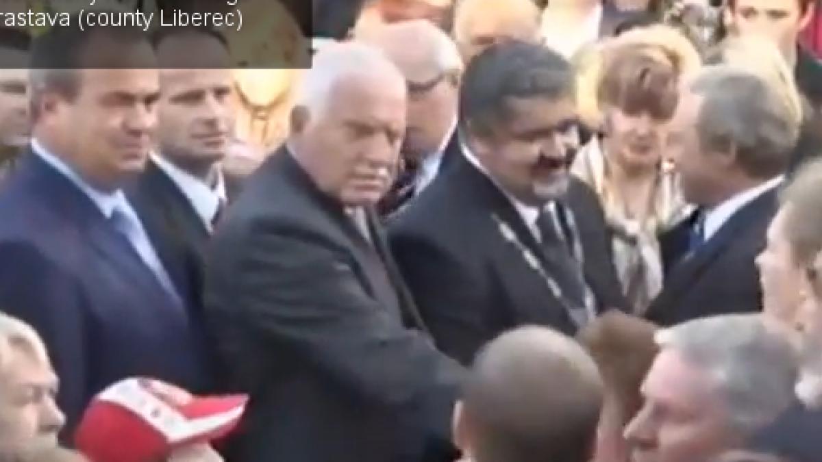agresorul presedintelui ceh a folosit un pistol de jucarie am protestat la adresa sistemului video
