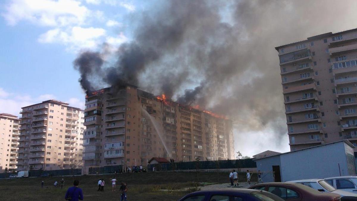 incendiu puternic complex rezidential fratii negoita targul vitan