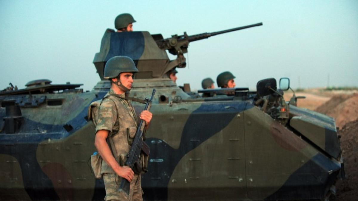 Tancuri ale armatei turce înaintează spre graniţa cu Siria. Premierul turc: Nu avem în intenţie să declanşăm un război!