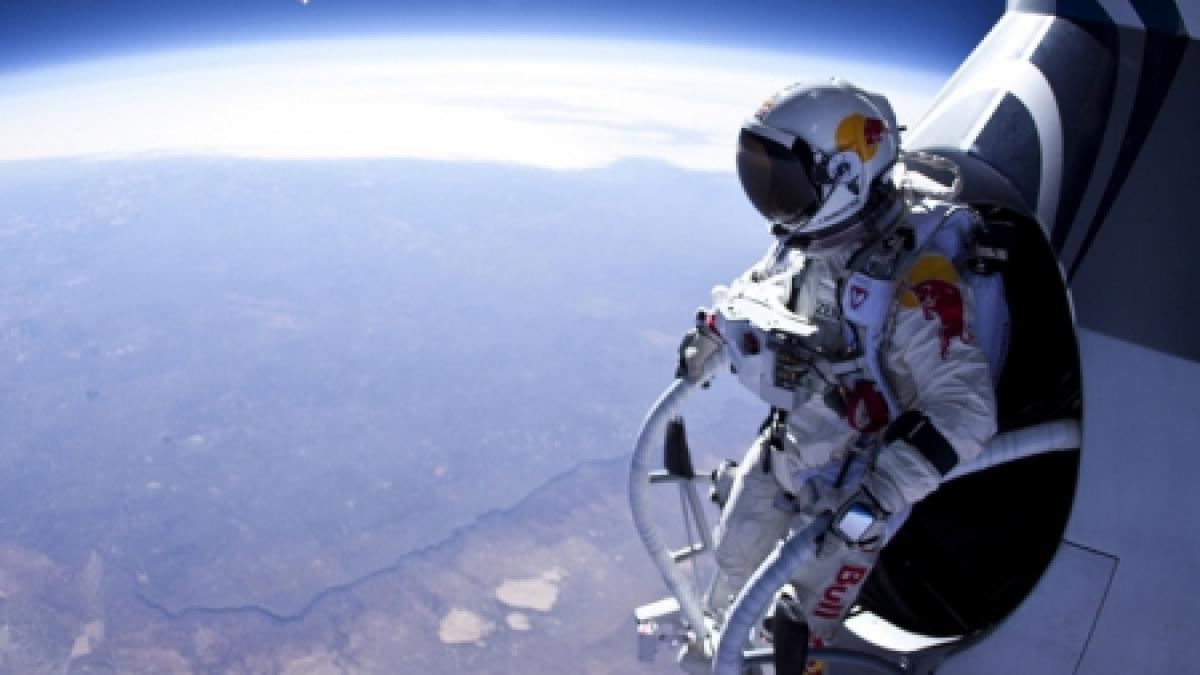 felix baumgartner salt 39 000 de metri video