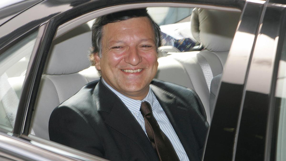 Congres PPE la Bucureşti. Băsescu, ploconeală în faţa lui Merkel: "Mulţumim foarte mult pentru sprijinul acordat"