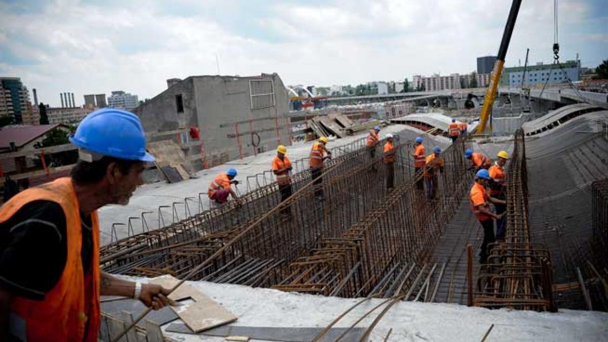 Criza a tăiat o treime din piaţa de construcţii