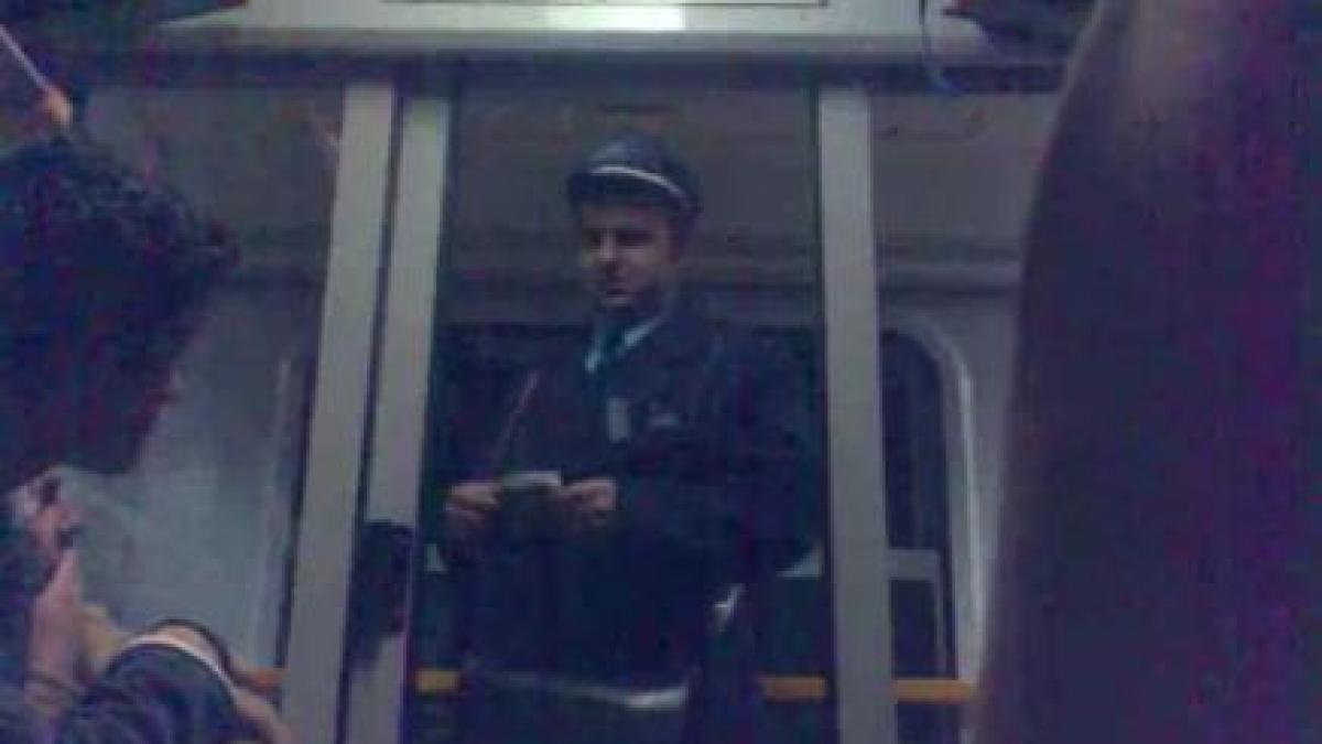 VIDEO: Zeci de filmuleţe cu "naşii" luând bani de la călători, postate pe YouTube. Vezi cum negociază naşii şpaga