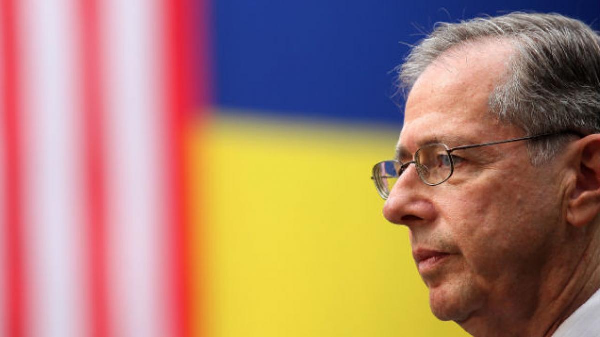 Ambasadorul SUA în România se declară îngrijorat de posibiltatea ca alegerile din decembrie să "dezbine poporul"