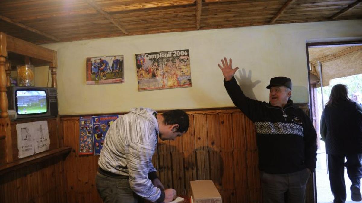 A-nceput în fapt de seară, campania electorală. Ai lu' Moromete vor vota pentru un trai mai bun