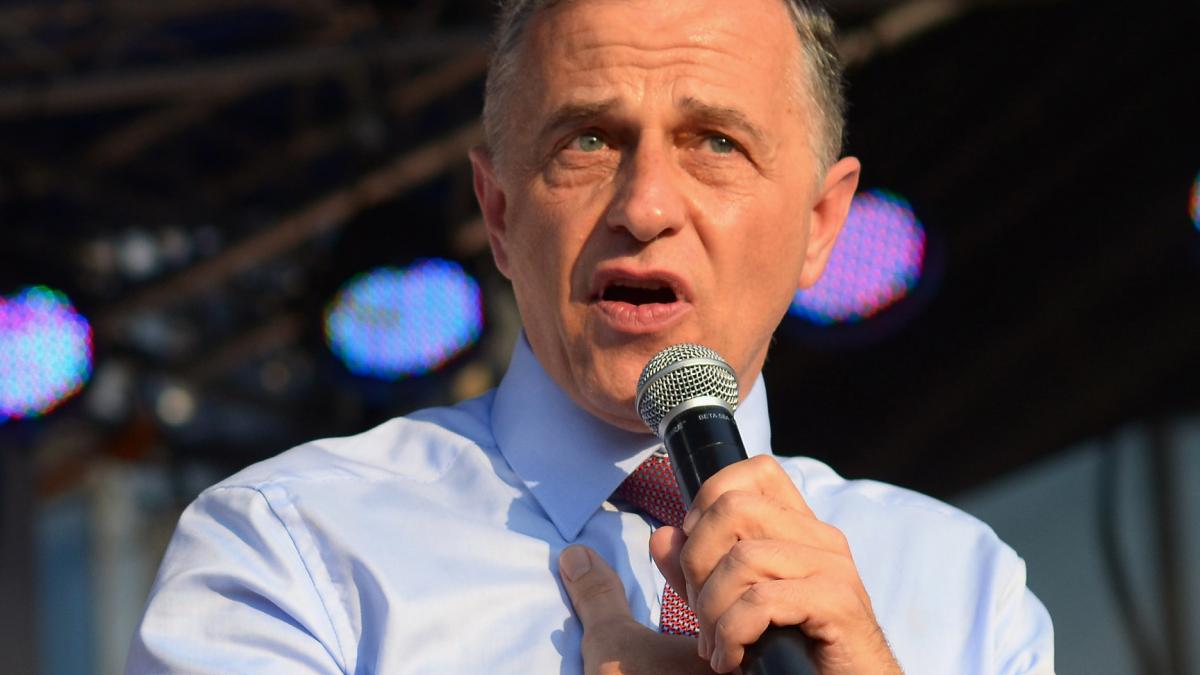 Mircea Geoană la Segarcea, despre PDL: "Nişte neisprăviţi. Nişte oameni care nu au avut habar ce înseamnă să conduci o ţară"