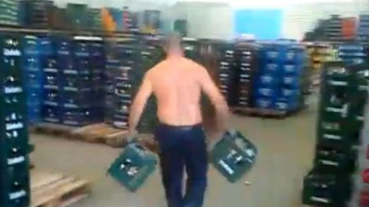 (VIDEO) Cei mai eficienți muncitori români. Exceptând sticlele sparte...