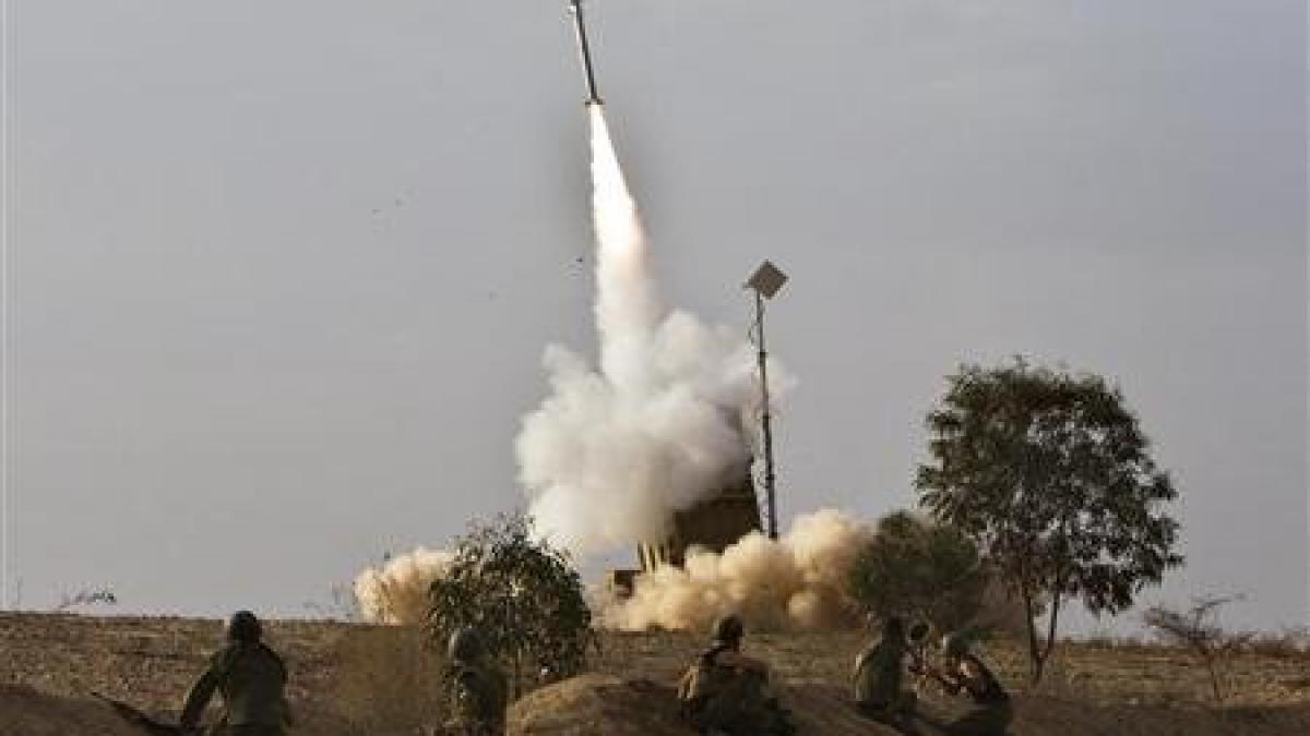 Sistemul israelian de protecție anti-rachetă a interceptat doar una din trei rachete Hamas. Atacurile reciproce au continuat în cursul nopții