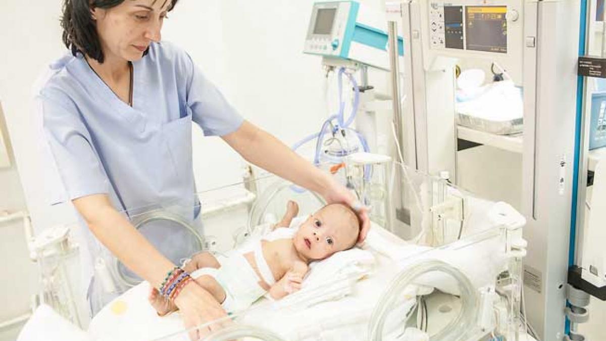 Nişte nebune se luptă cu prejudecăţile. Tot mai multe românce aleg să nască acasă la ele