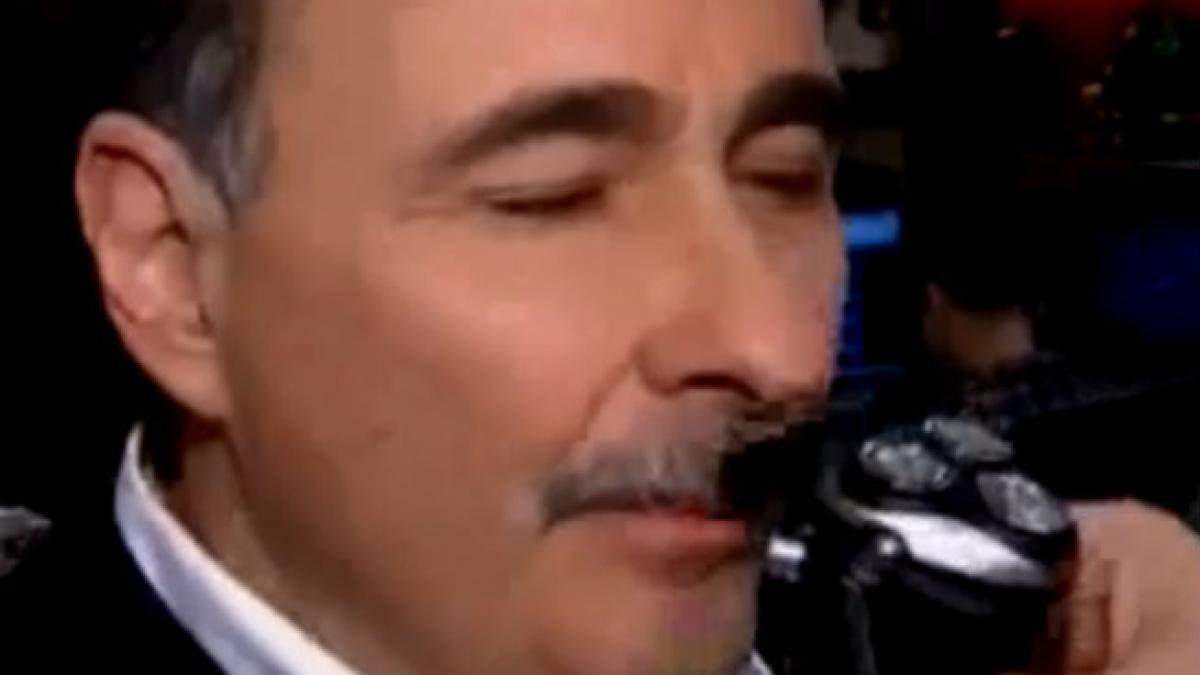 video un consilier al lui barack obama si a ras mustata in direct la televiziune pentru lupta impotriva epilepsiei