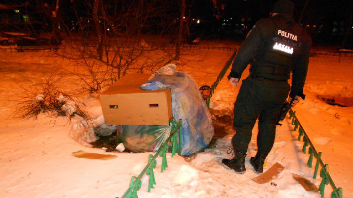 Poliția Locală a salvat de la îngheț 20 de oameni ai străzii, în ultimele 48 de ore