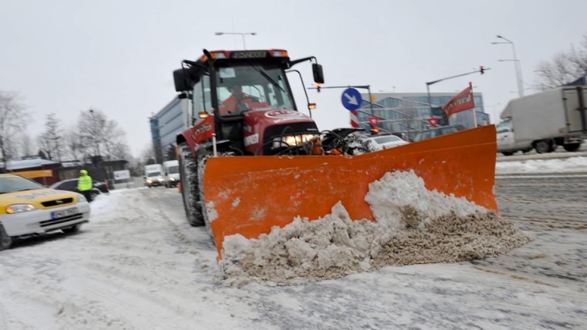 Ninsorile viscolite îngreunează traficul în ţară. Vezi ce drumuri naţionale sunt închise din cauza zăpezii