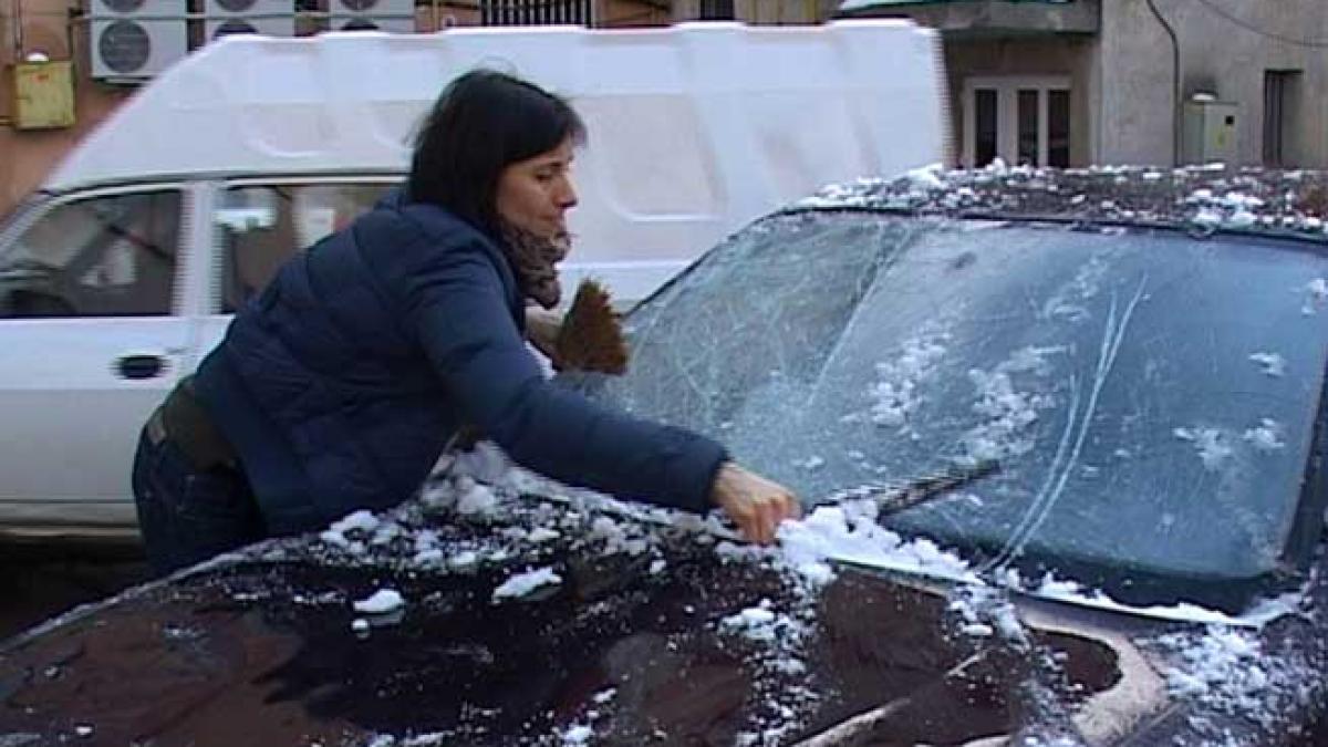 Suceava. Maşini distruse de zapadă
