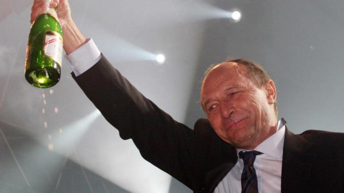 Băsescu, despre meniul de Revelion: „Voiculescu și Ghiță au interesul să satureze oamenii cu președintele”