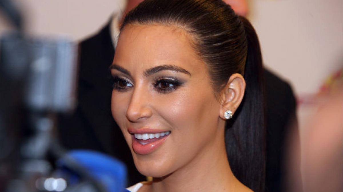 Kim Kardashian câştigă FABULOS pentru că este gravidă