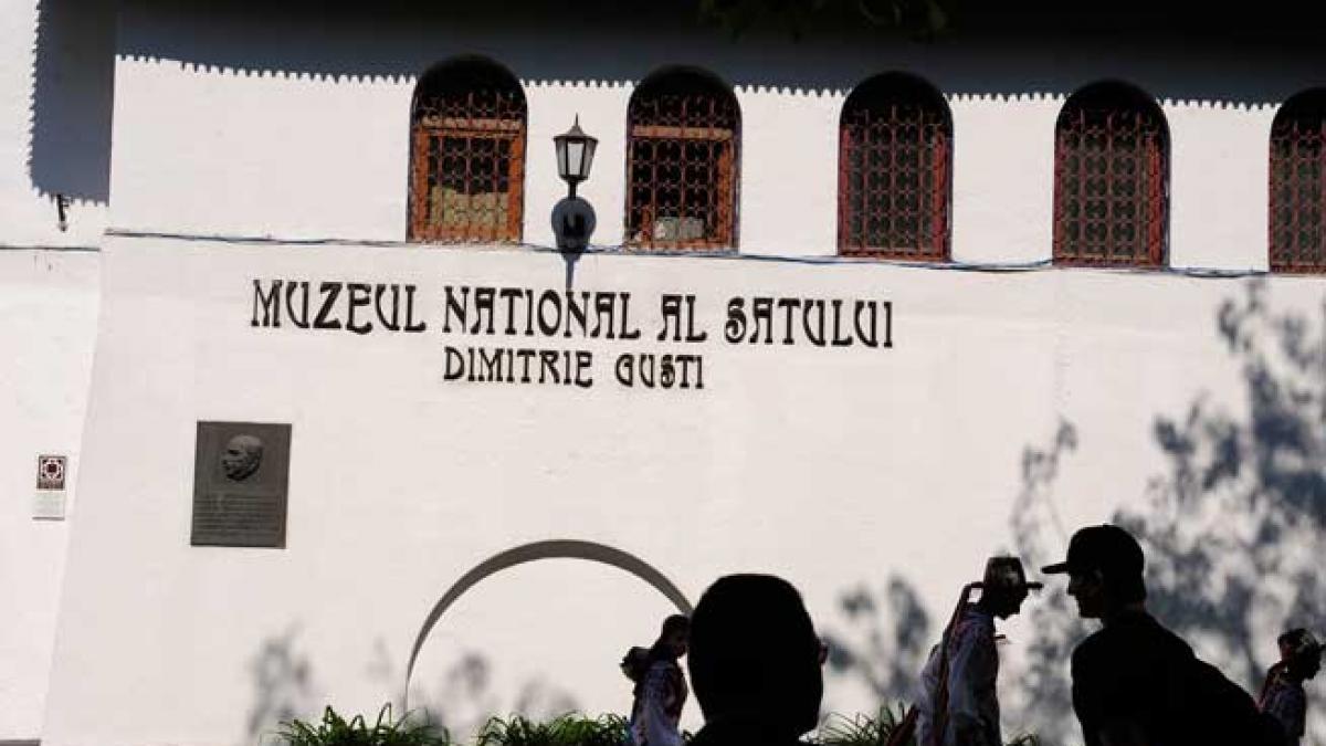 Eminescu să ne bucure... la Muzeul  Satului