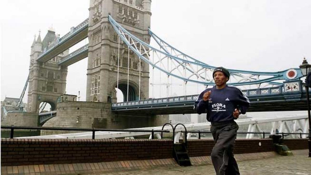 Val de emigranţi români şi bulgari aşteptat la sfârşitul anului în Marea Britanie, după deschiderea pieţei muncii