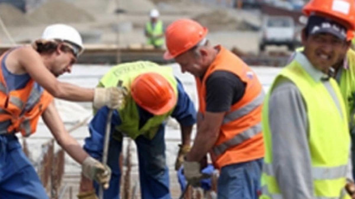 The Guardian: Muncitorii români şi bulgari sunt exploataţi în Marea Britanie
