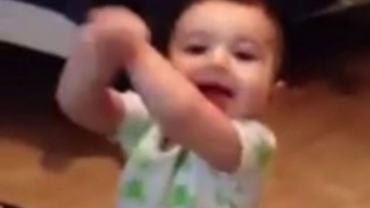 video gangnam style varianta unui copil de sapte luni clipul a fost vazut de peste 800 000 de persoane in cateva zile
