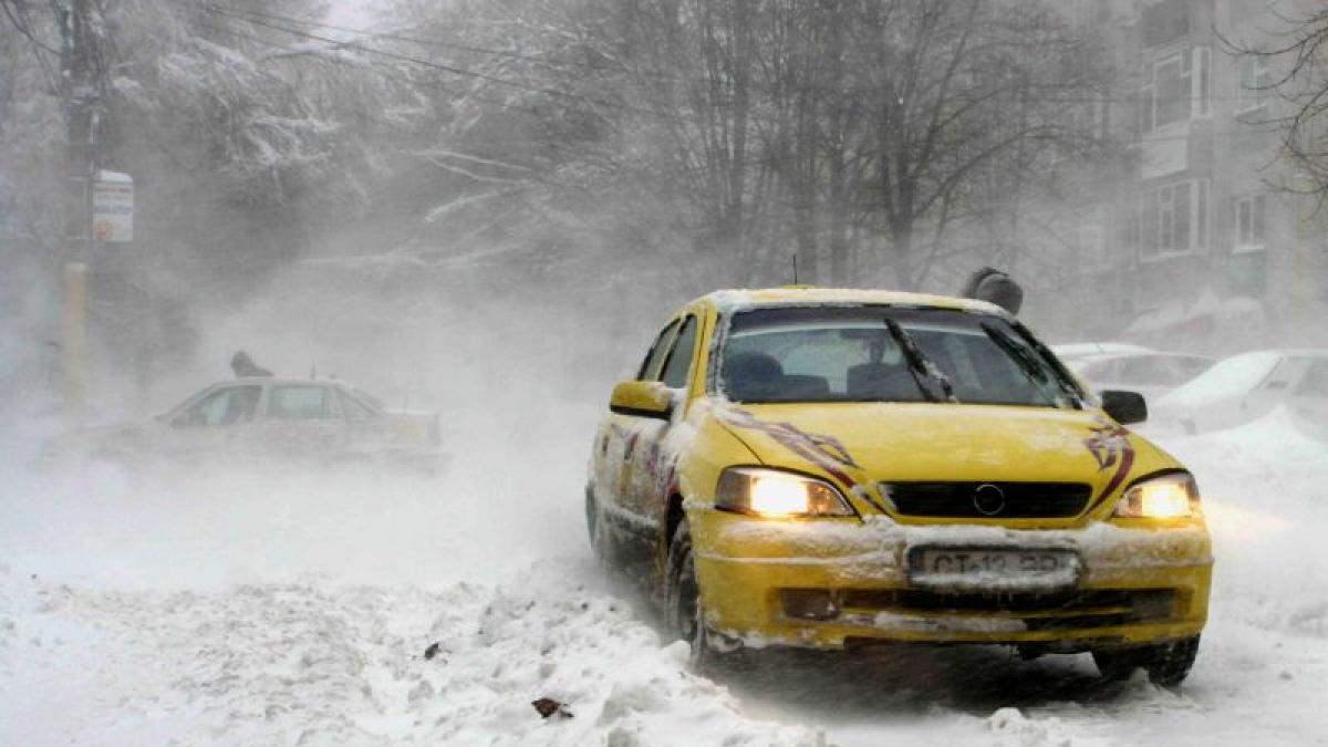 11 drumuri naţionale, ÎNCHISE în Vrancea, Buzău şi Vaslui, din cauza ninsorilor şi viscolului. STAREA ACTUALIZATĂ A DRUMURILOR