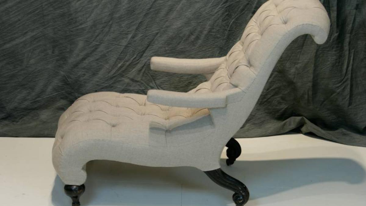 Bolnavii n-au paturi în spital, dar s-au cumpărat fotolii elegante de odihnă stil Louis Philippe