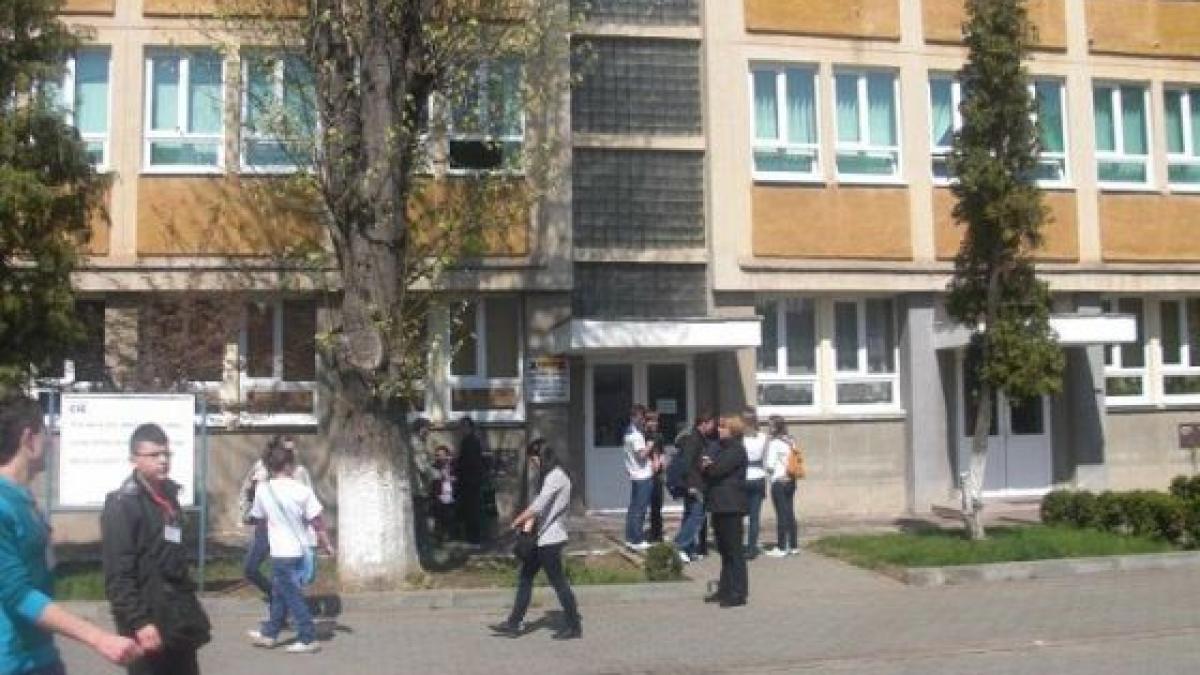 JURNALUL UNUI ROMÂN SĂRAC. Paznic la liceu
