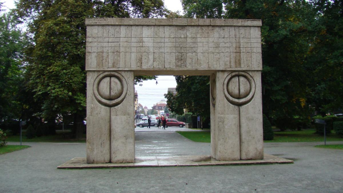 Poarta Sărutului va fi restaurată în curând