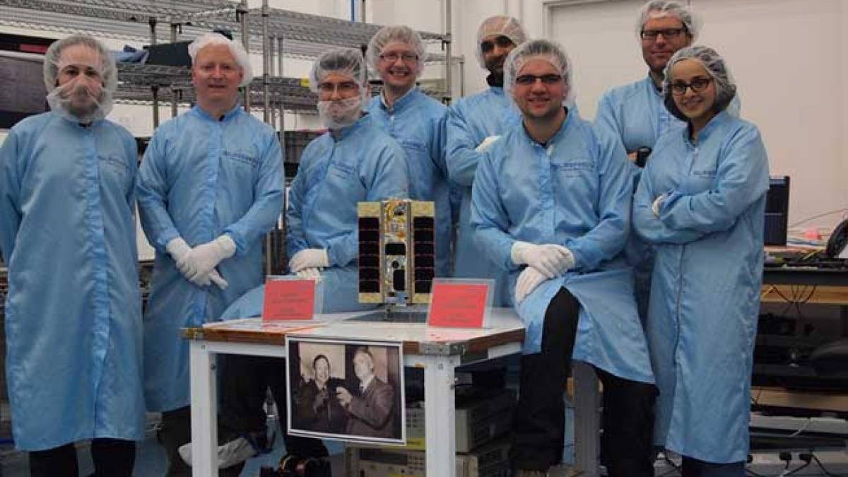 STRaND-1, primul smarthone cu Android trimis în spaţiu