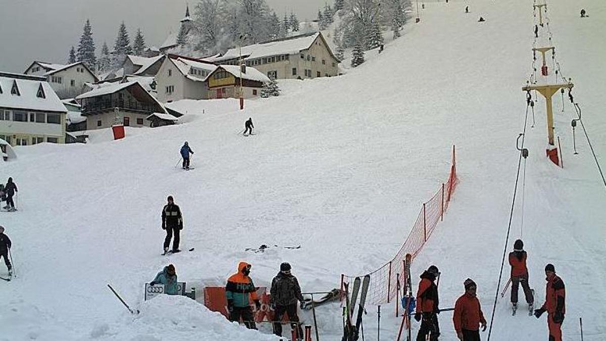 Zăpadă proaspătă pe pârtii în toate staţiunile montane. Vezi IMAGINI LIVE pe webcam jurnalul.ro