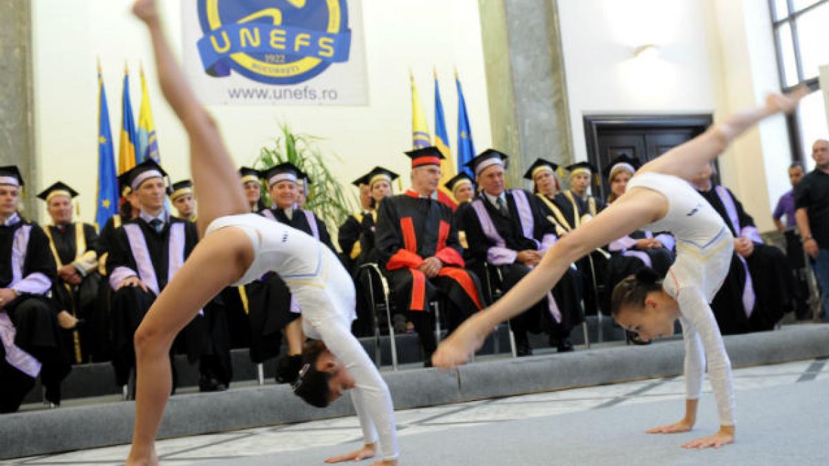 Plouă în sala de un milion de euro de la Izvorani! Bellu: "Cei care au pus acoperişul vin din Sahara"