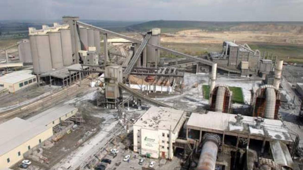 România, tomberonul de gunoi al Italiei. Lafarge arde deşeurile italienilor la Medgidia. Agenţia pentru Protecţia Mediului protejează mafia gunoaielor?!