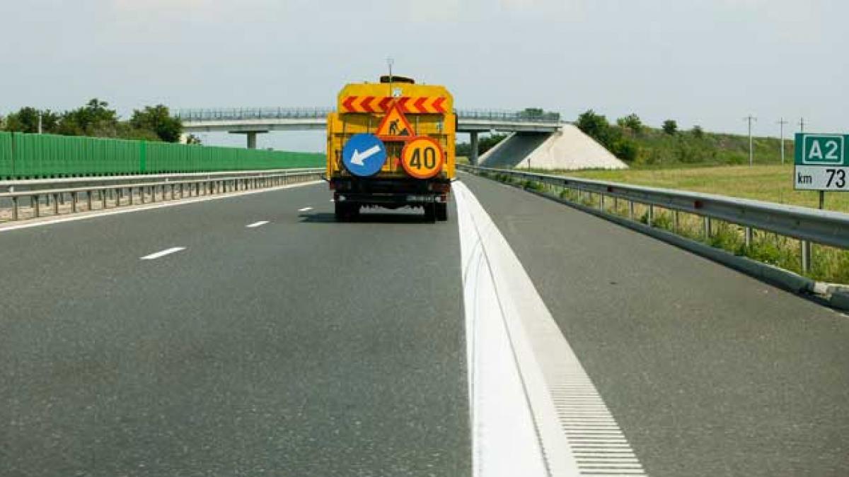Desene pe asfalt de 45 de milioane de euro. CNADNR se pregăteşte să atribuie un nou contract de marcaje rutiere pentru DN-uri şi autostrăzi