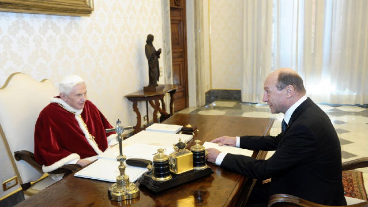 Băsescu, după întâlnirea cu papa: "A acceptat menţinerea vizitei mele datorită respectului pentru România"