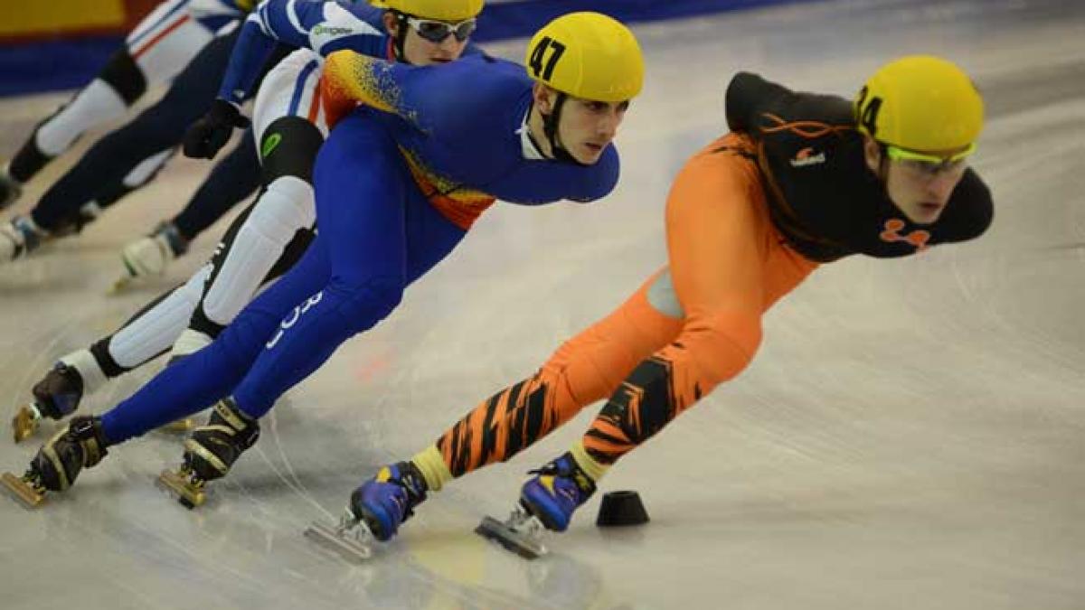 Short-track, proba la cort! Românul Emil Imre a ratat medalia în proba de short-track 1.500 metri din cauza unei căzături