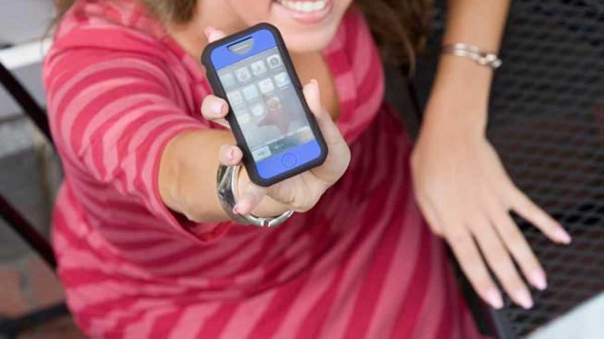 Câte telefoane mobile s-au vândut în România, care e procentul smartphone şi care sunt estimările pentru 2013