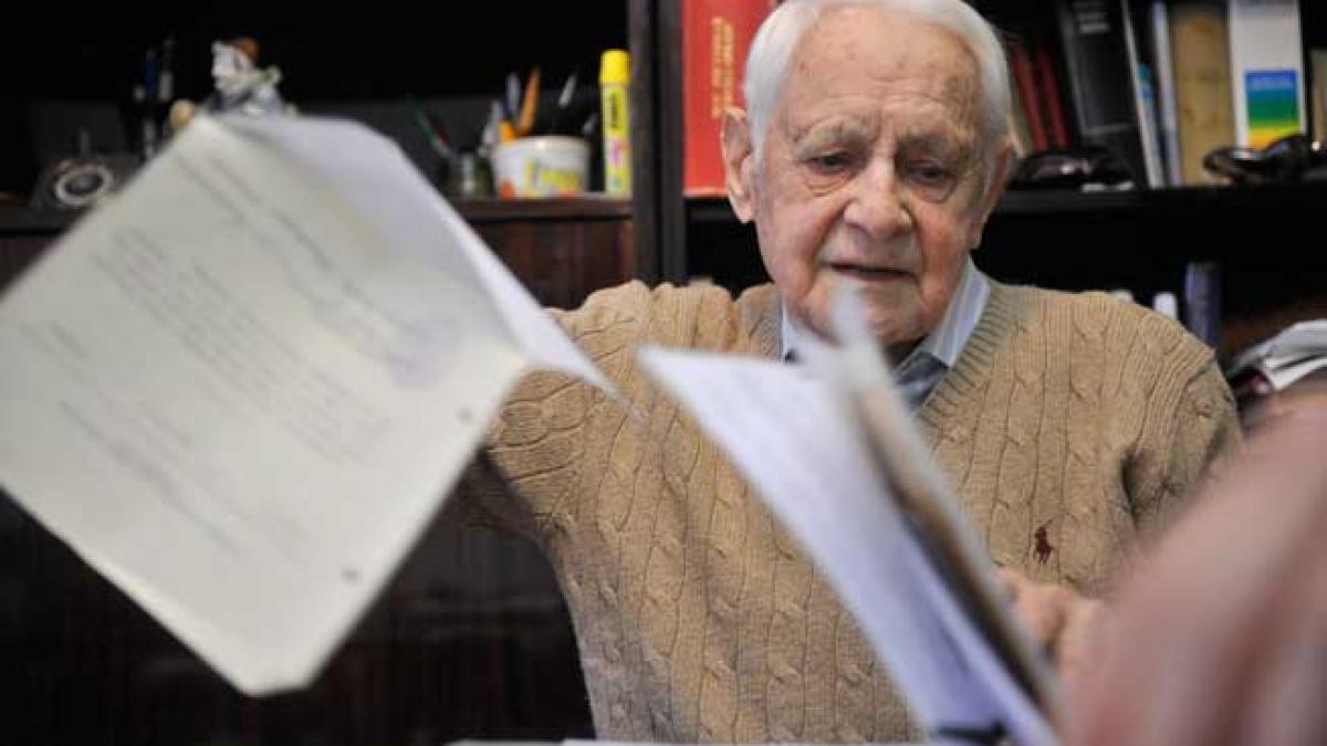 Exclusiv. Tovarăşul Anton, singurul român în viaţă care a dat mâna cu Stalin