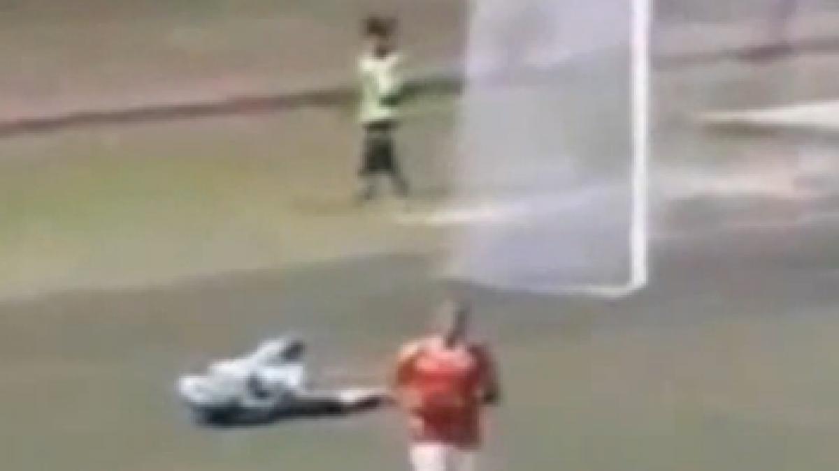 Este cel mai lipsit de fair-play gest pe care l-ai văzut pe terenul de fotbal? (VIDEO)