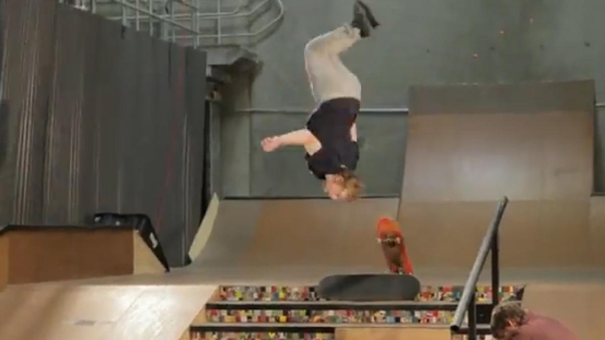  UIMITOAREA CASCADORIE a unui skater care a adunat 2,6 milioane de vizualizări pe Youtube în doar câteva zile (VIDEO)