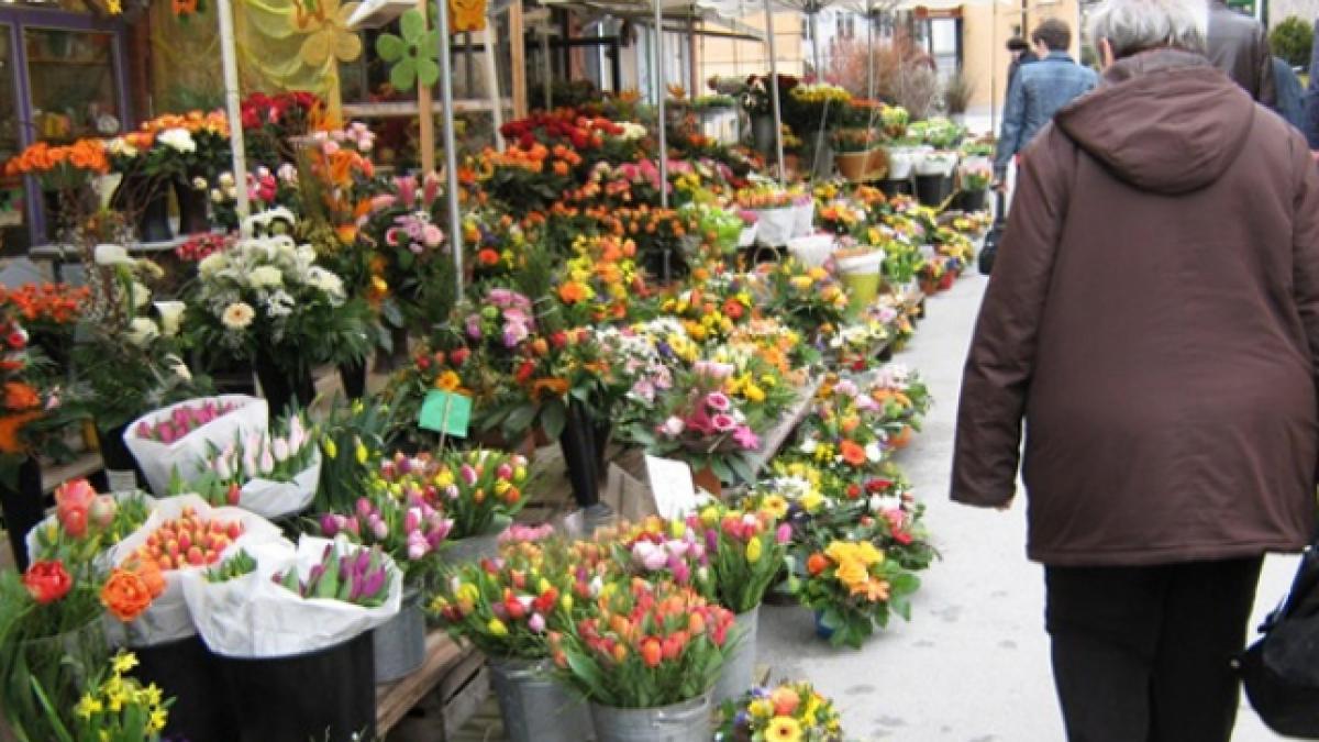 Controale la comercianţii de flori din Capitală. Vânzătorii, suspectaţi de evaziune fiscală