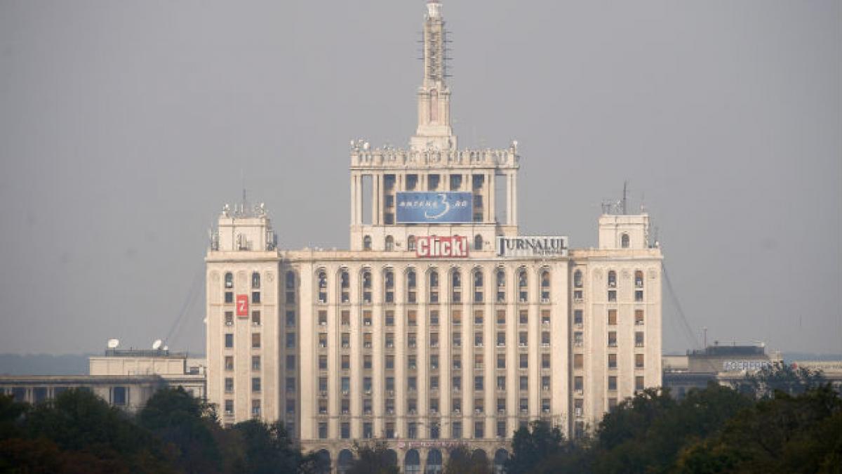 Un lift s-a prăbuşit în Casa Presei Libere. Două persoane au fost rănite