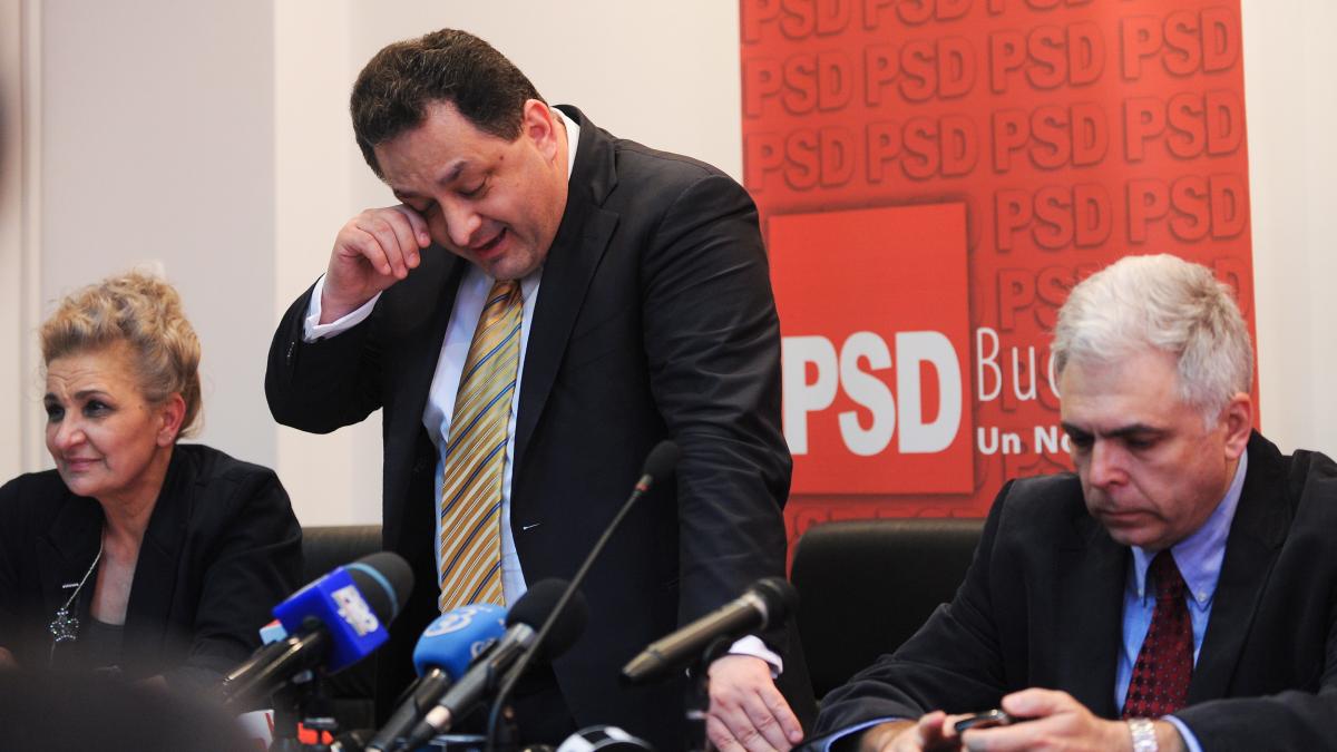 VANGHELIE însuşi: "Tot îmi vin gândurile mai complicate în cap, pentru că aşa sunt construit, nu de altceva"