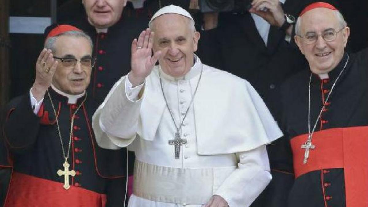 Papă cu umor. Ce le-a spus Francisc cardinalilor, la primul dineu în calitate de suveran pontif