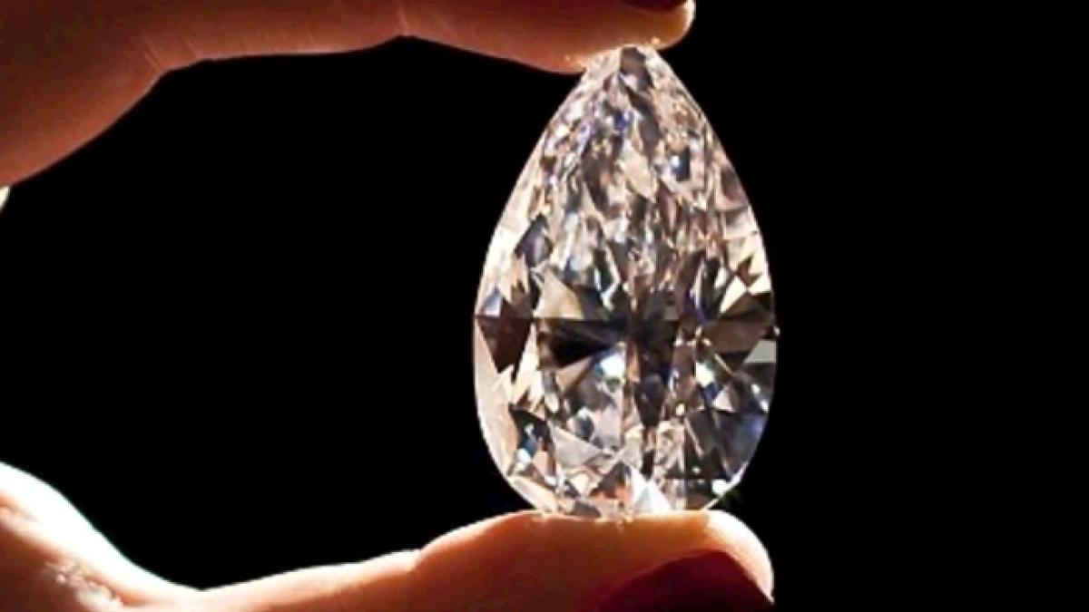 Un diamant "perfect" de 101,73 carate va fi scos la licitaţie