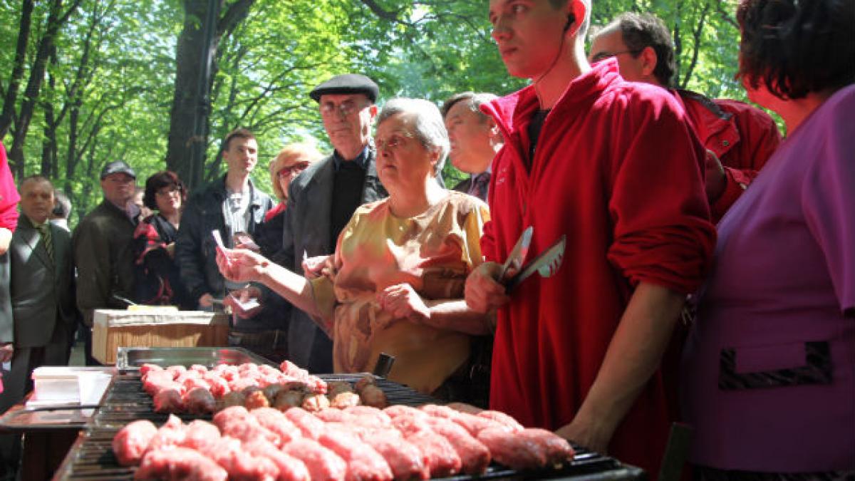 2.000 caserole de mici suspectaţi că ar conţine carne de cal, distribuite din Ploieşti în 36 de judeţe