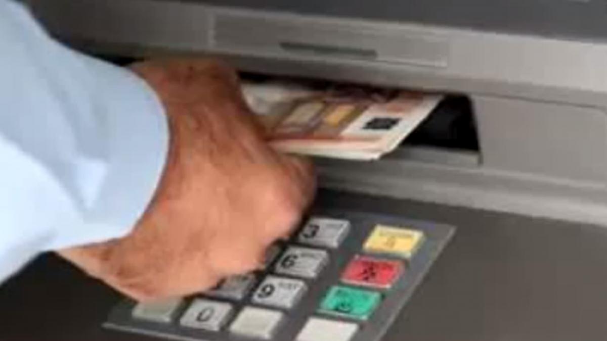 Ciprul face compromisuri, banci închise şi depozite mai mari de 100.000 de euro vor fi impozitate cu 40%