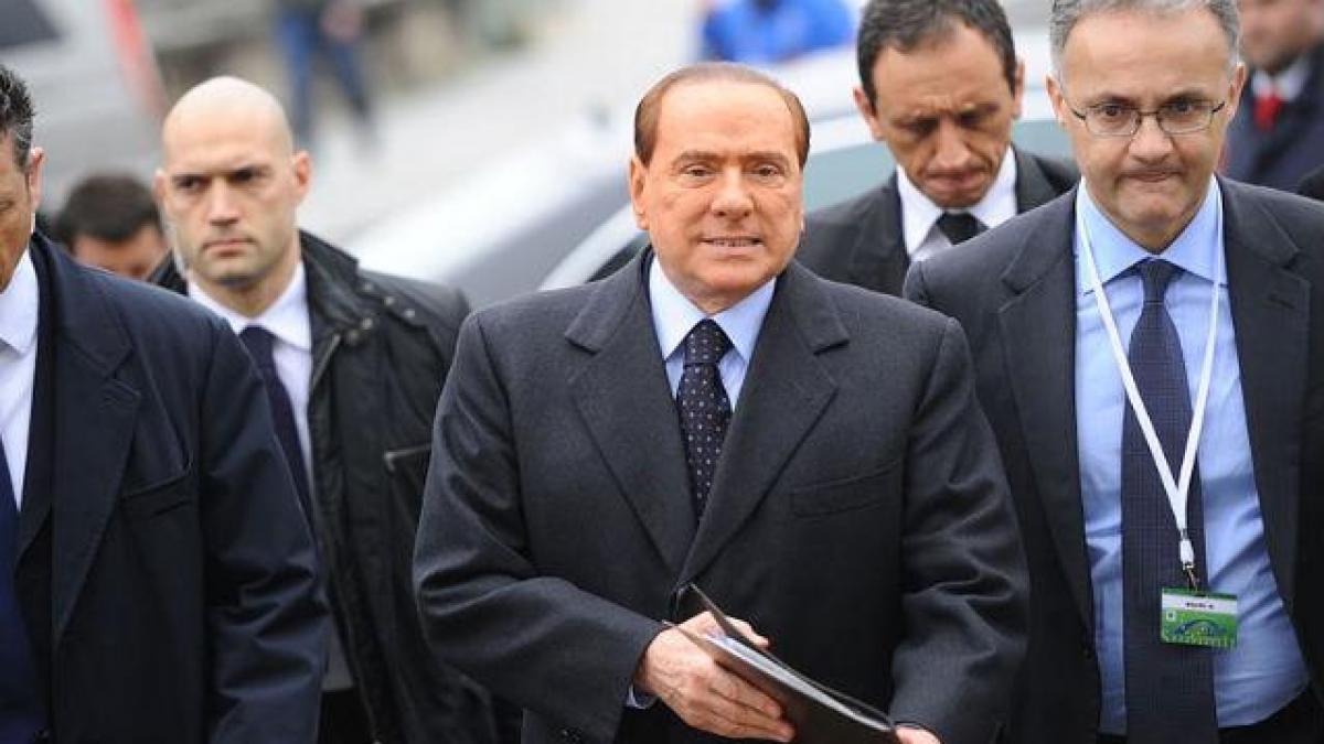 Berlusconi şi-a plătit figuranţi care să-l susţină la manifestaţii!