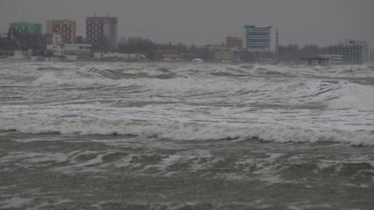 Porturile Constanţa fluvial, Mangalia, Midia-Năvodari şi Bara Sulina, închise din cauza vântului